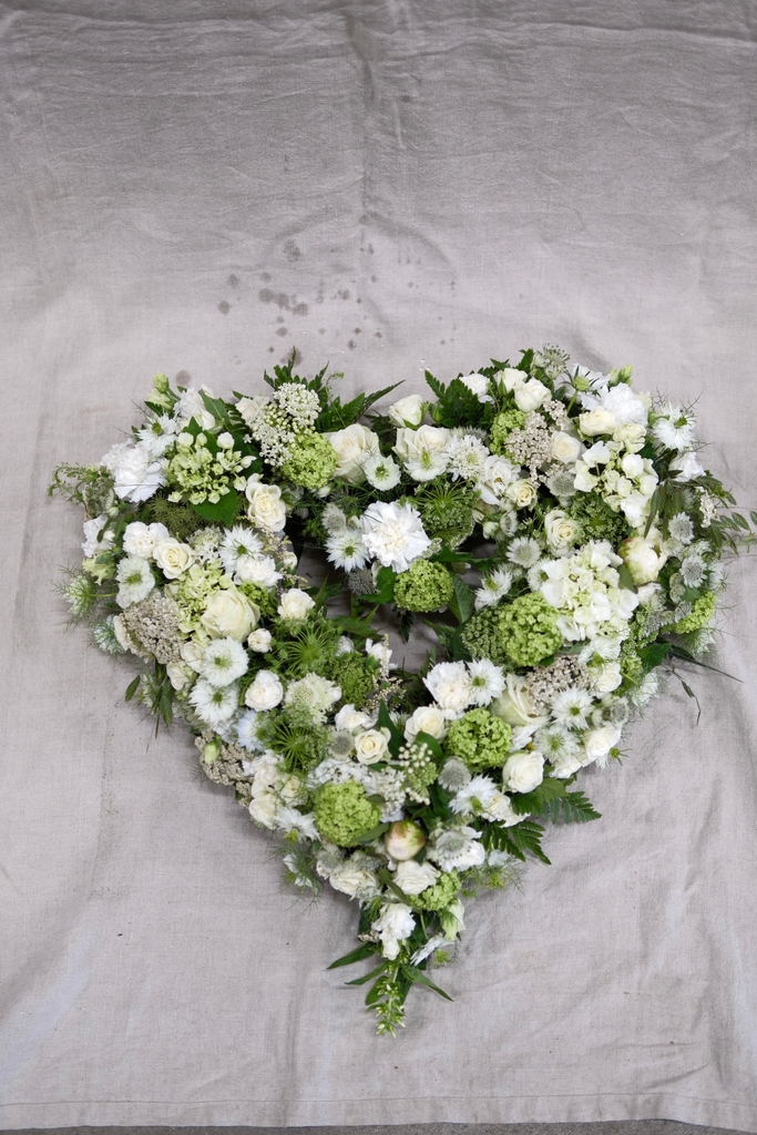 Kransehjerte i seremoniens farger